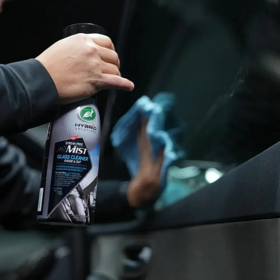 Turtle Wax Hybrid Solutions® Streak-Free Mist Car Glass Cleaner Inside & Out 591ml